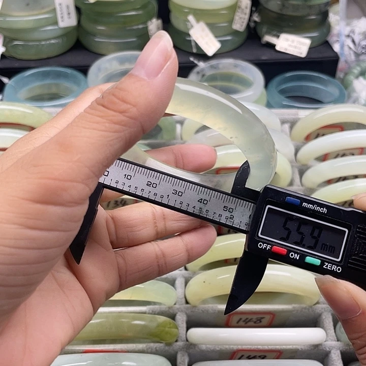 蛇纹石玉未镶嵌手镯128