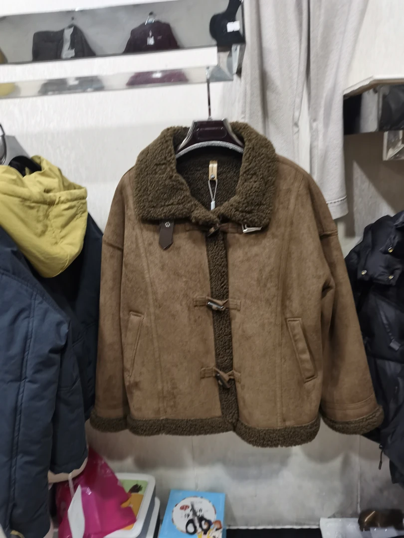 依美阁女装推介秋冬款时尚气质百搭短款款外套