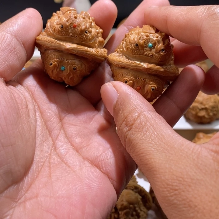*****文玩核桃把件纯手工雕刻文玩核桃