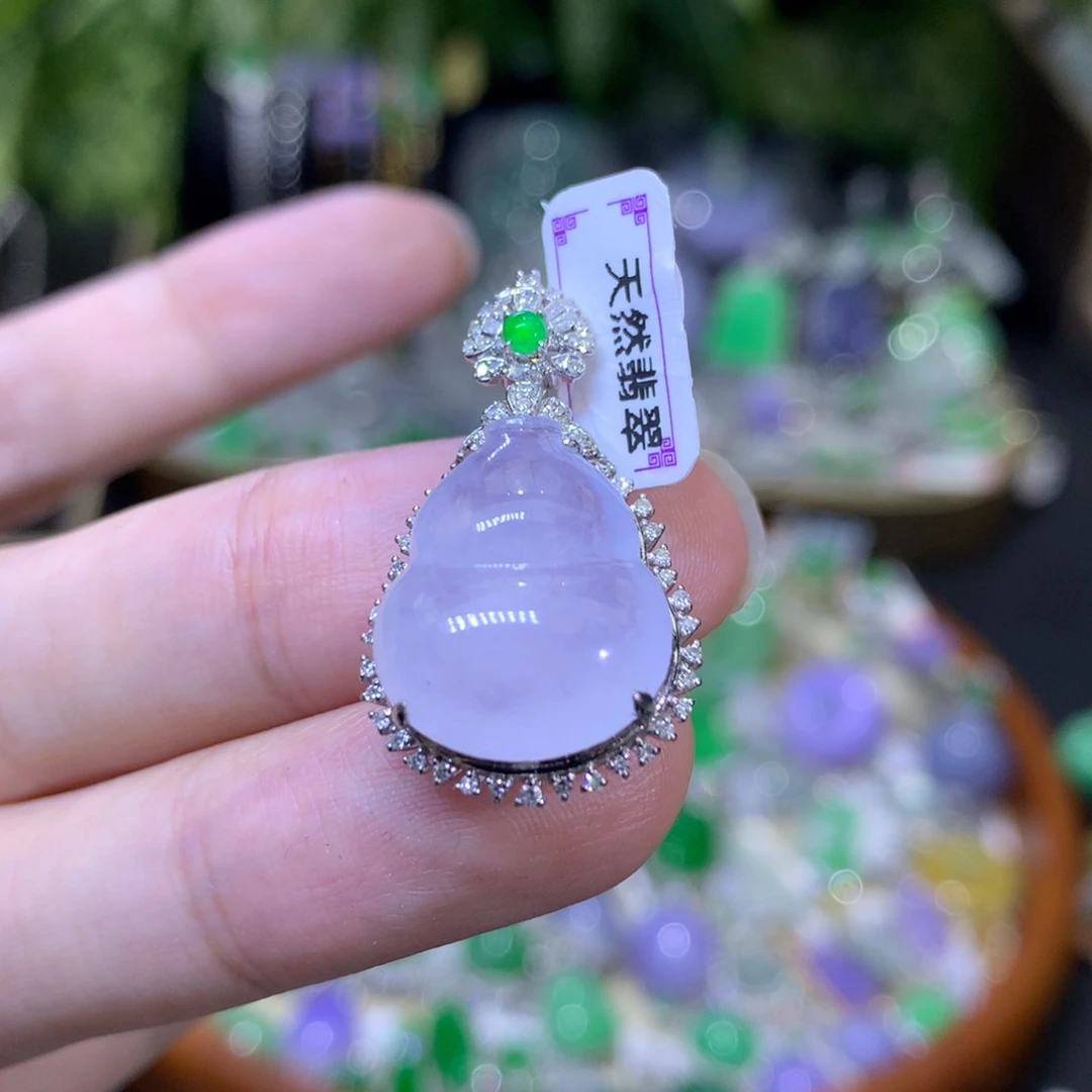 颈饰18K金镶嵌翡翠