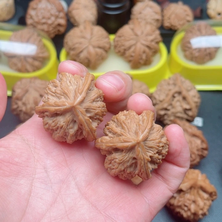 十***人把件文玩核桃麦穗虎头三棱37×37×36