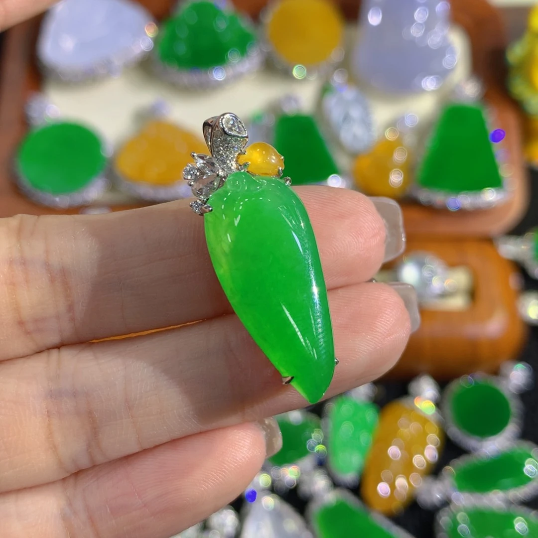 颈饰18K金镶嵌翡翠