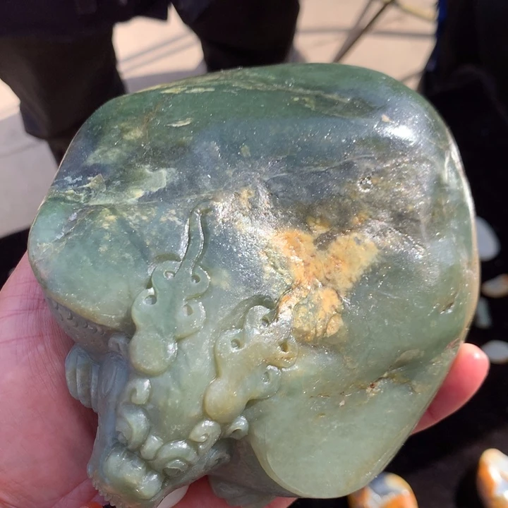 颈饰未镶嵌透闪石质玉