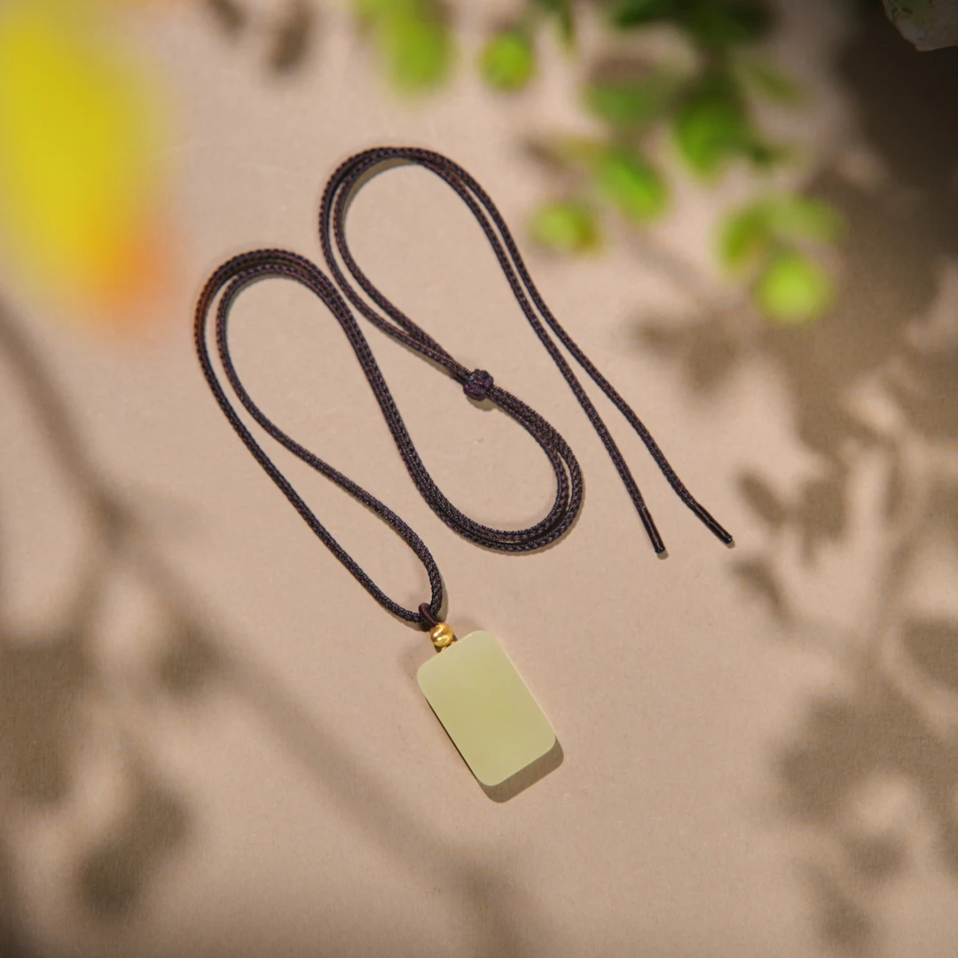 秋瑾·典藏级和田玉黄玉无事牌吊坠AD1889尺寸约29*18*6.6mm