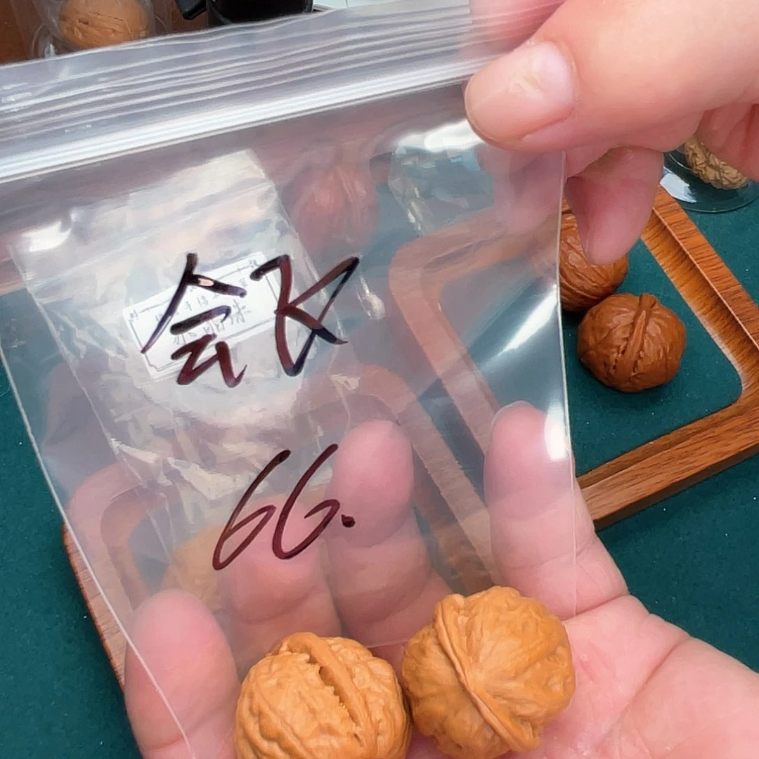 文玩核桃把件会***蛋水晶珠