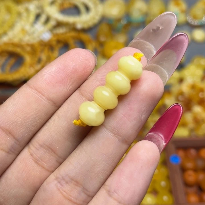 蜜蜡未镶嵌裸石鸡油黄满蜡灯笼珠一组