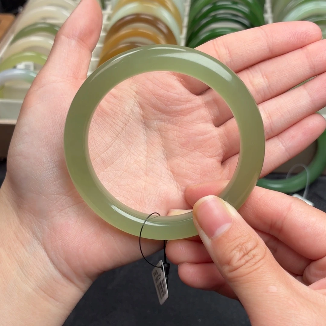 和田玉未镶嵌手镯-冰底青提绿葡萄肉25号