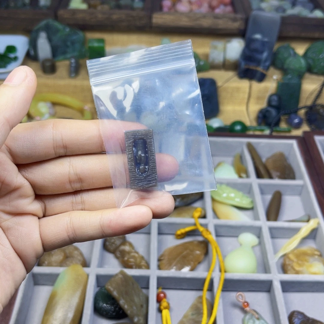 K***T和田玉未镶嵌颈饰