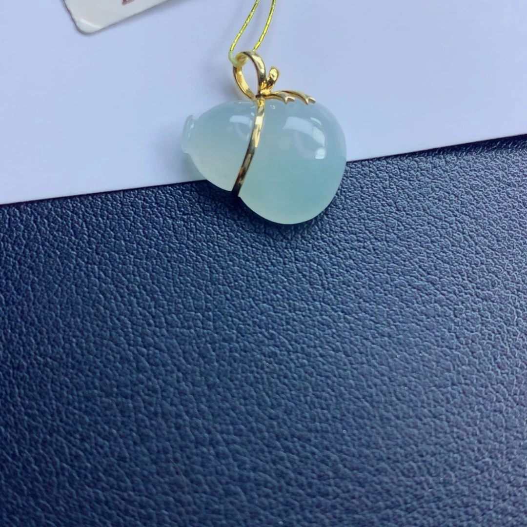 翡翠未镶嵌颈饰葫芦