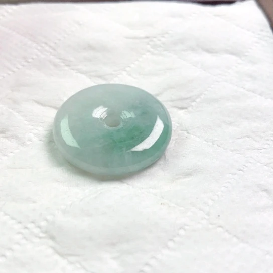 翡翠颈饰未镶嵌亮吊坠