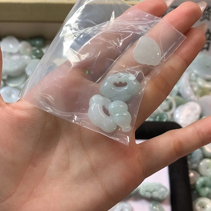 翡翠未镶嵌颈饰缅甸A货翡翠