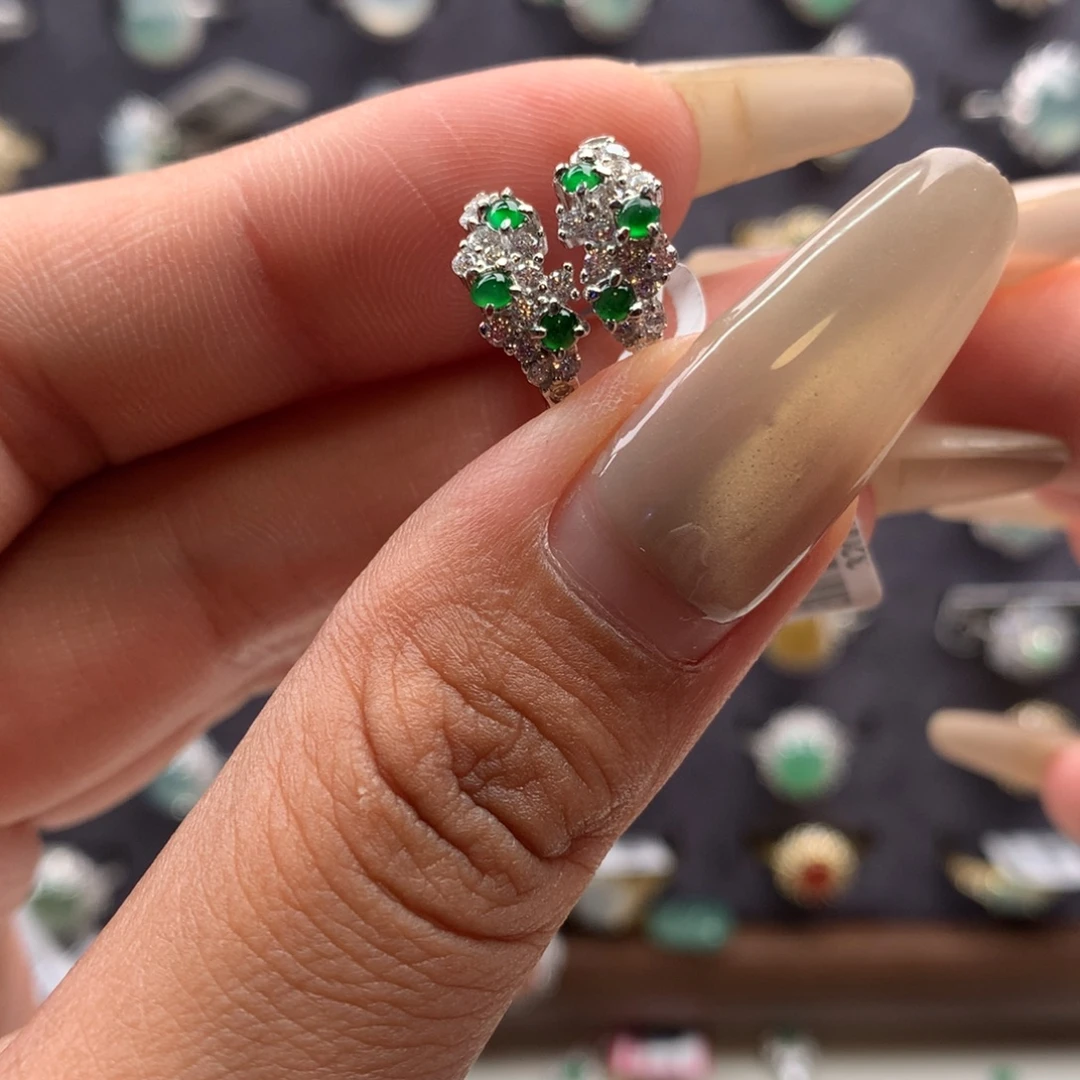 颈饰银S925镶嵌翡翠耳钉