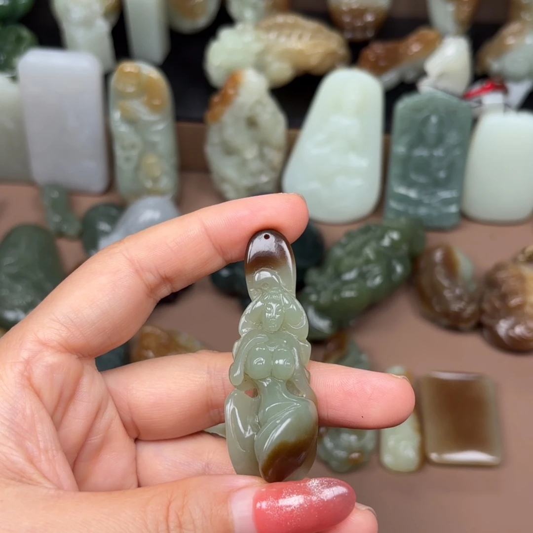 颈饰未镶嵌和田玉