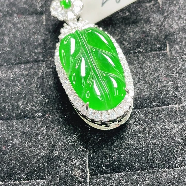 翡翠未镶嵌颈饰70