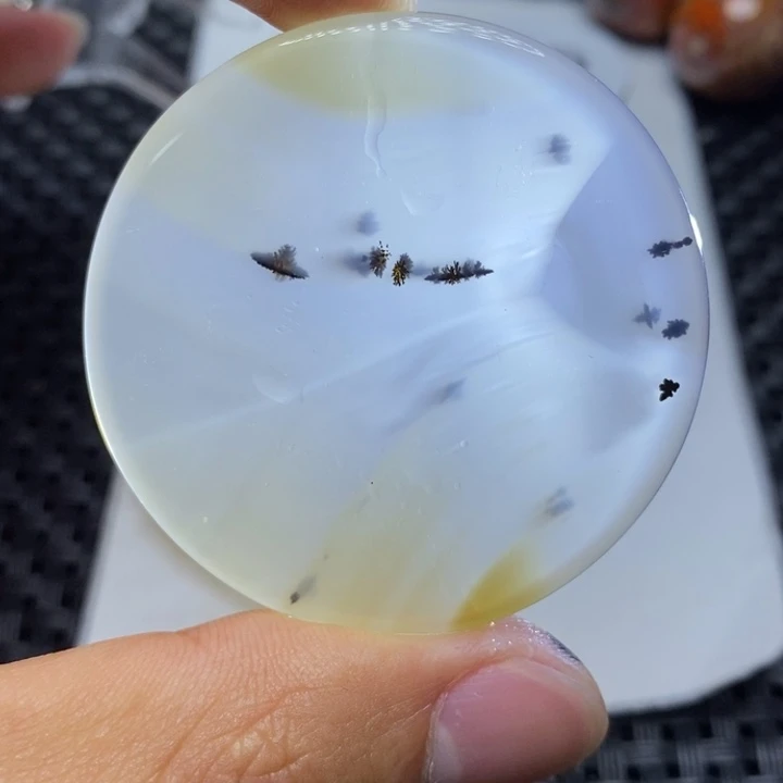 玛瑙/玉髓颈饰未镶嵌六****士