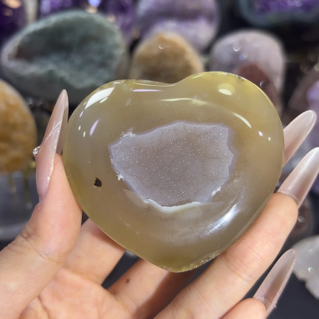 紫晶未镶嵌大型摆件（非配饰）全抛爱心