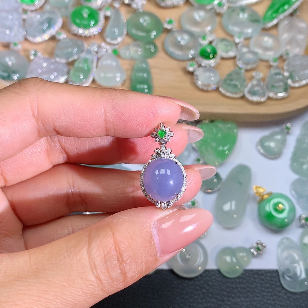 翡翠18K金镶嵌颈饰翡翠