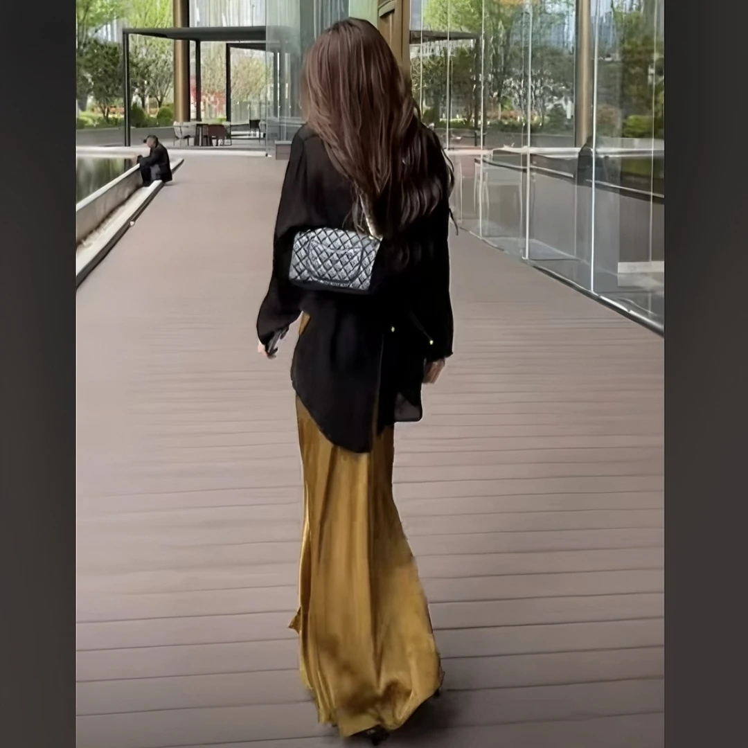 2025年不规则后背蝴蝶开叉防晒上衣+缎面压皱开叉气质显瘦半身裙