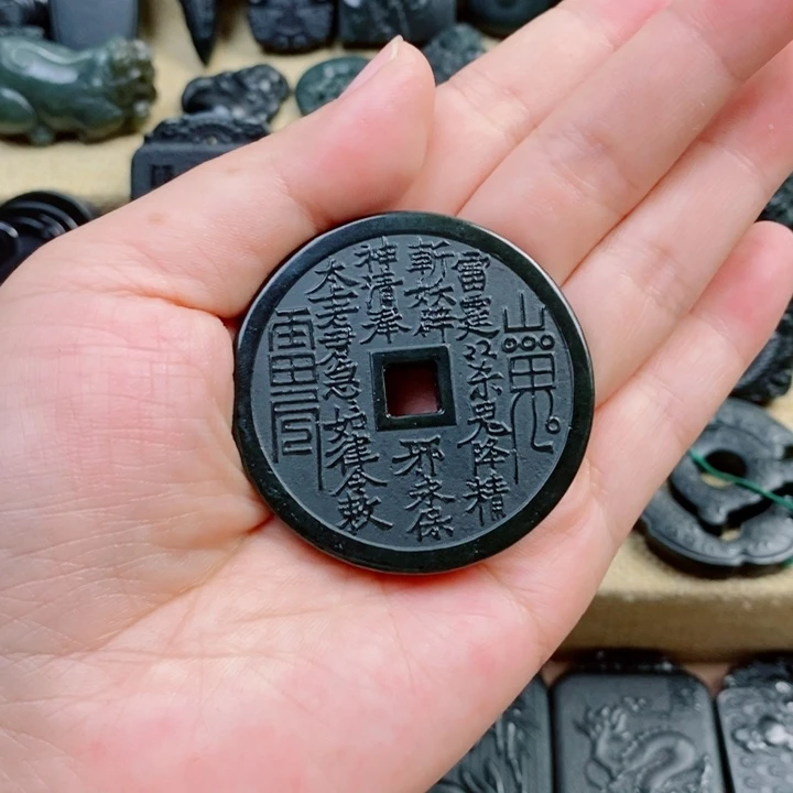 开***好和田玉（青玉）未镶嵌颈饰双面雕刻
