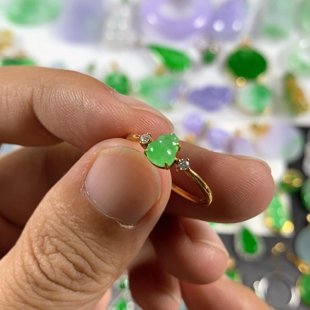 翡翠戒指18K金镶嵌翡翠