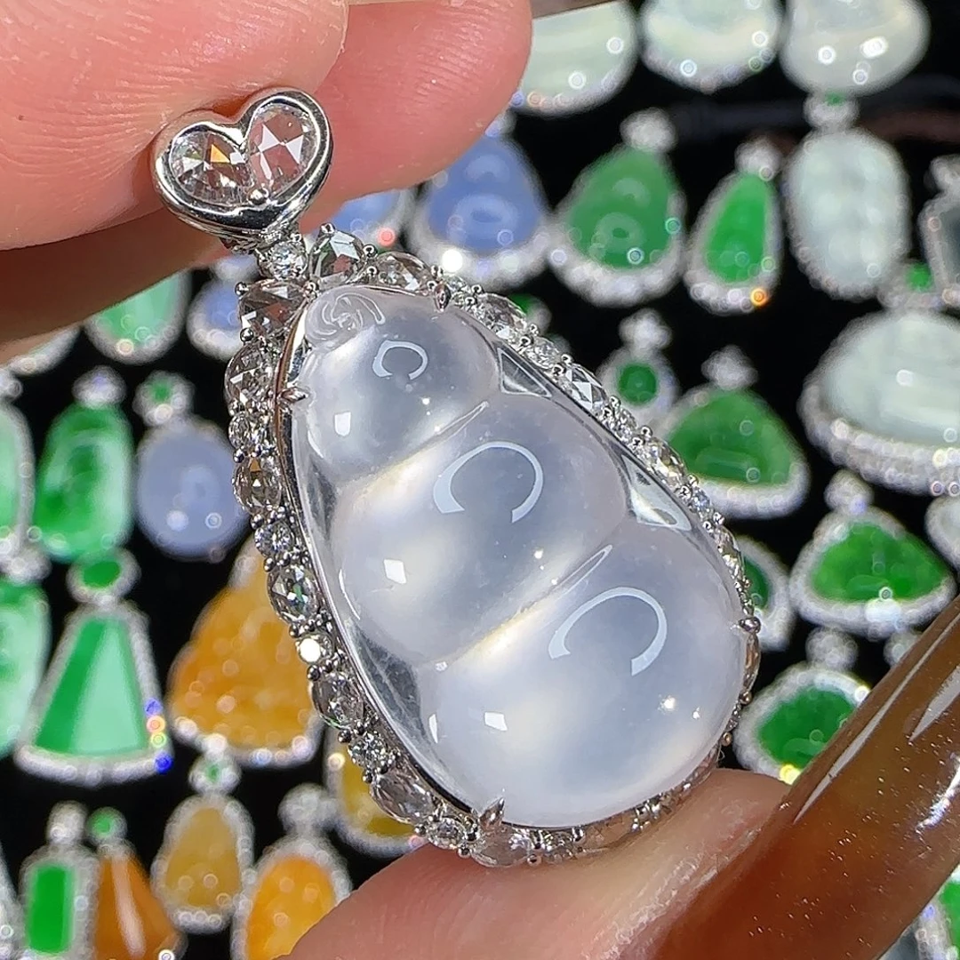 翡翠18K金镶嵌颈饰天然翡翠