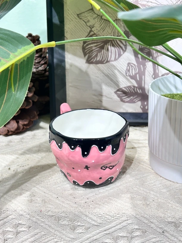 手绘简约粉色卡通画片甜酷把手陶瓷杯