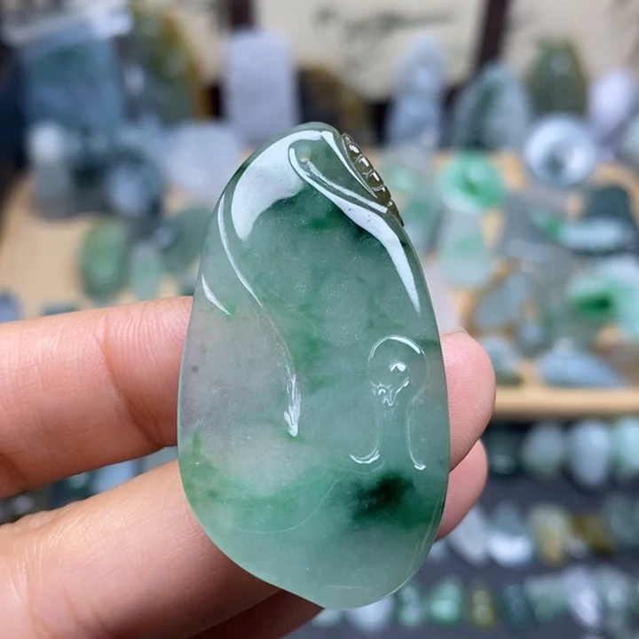 翡翠未镶嵌颈饰悟道