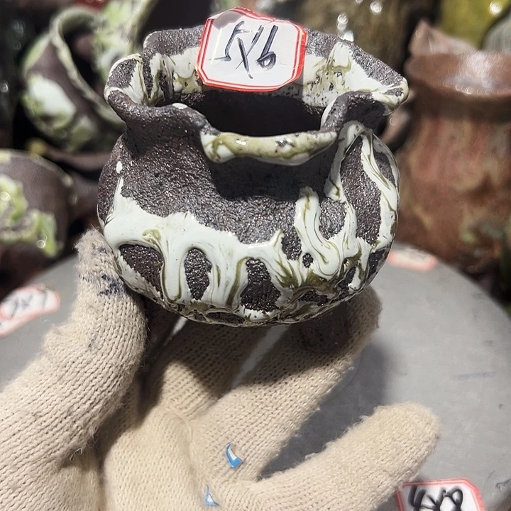 粗陶花盆，现在都不一样