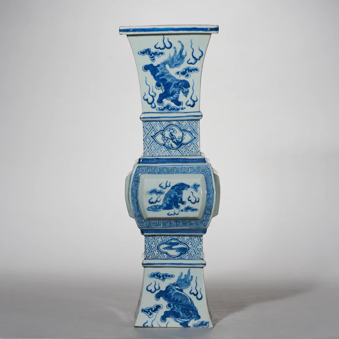 5214清·青花四世同堂四方花觚【古董拍卖】