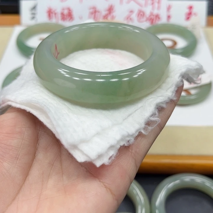石英质玉手镯未镶嵌豪****姨