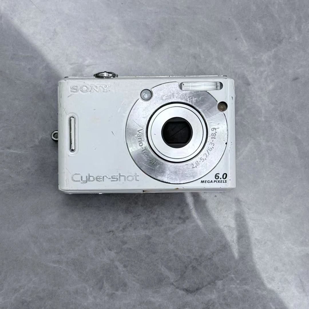 9新 Sony/索尼 索尼w30 600万像素 3倍变焦 配件齐全