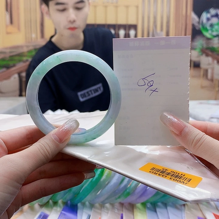 翡翠手镯未镶嵌Thedd