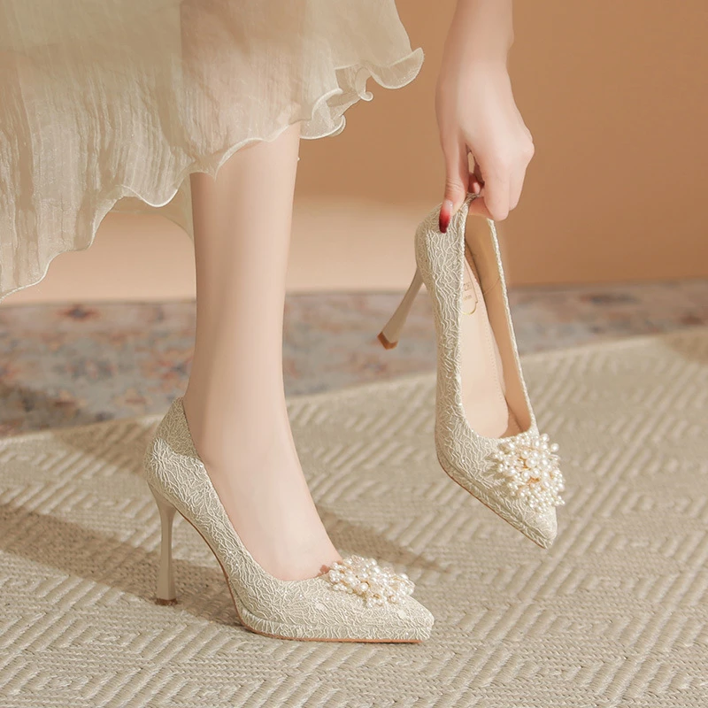法式香槟色婚鞋新娘鞋主婚纱秀禾两穿浅口细跟不累防水台脚高跟鞋