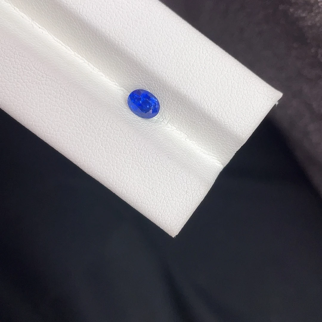 蓝宝石裸石未镶嵌钩****墙0.954Ct。