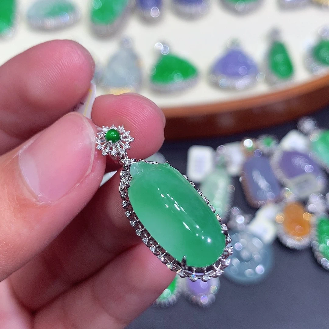 翡翠吊坠(不含链)18K金镶嵌