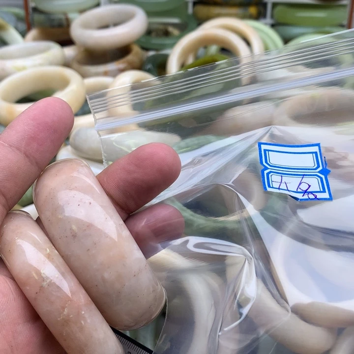 王***多蛇纹石玉合金手镯