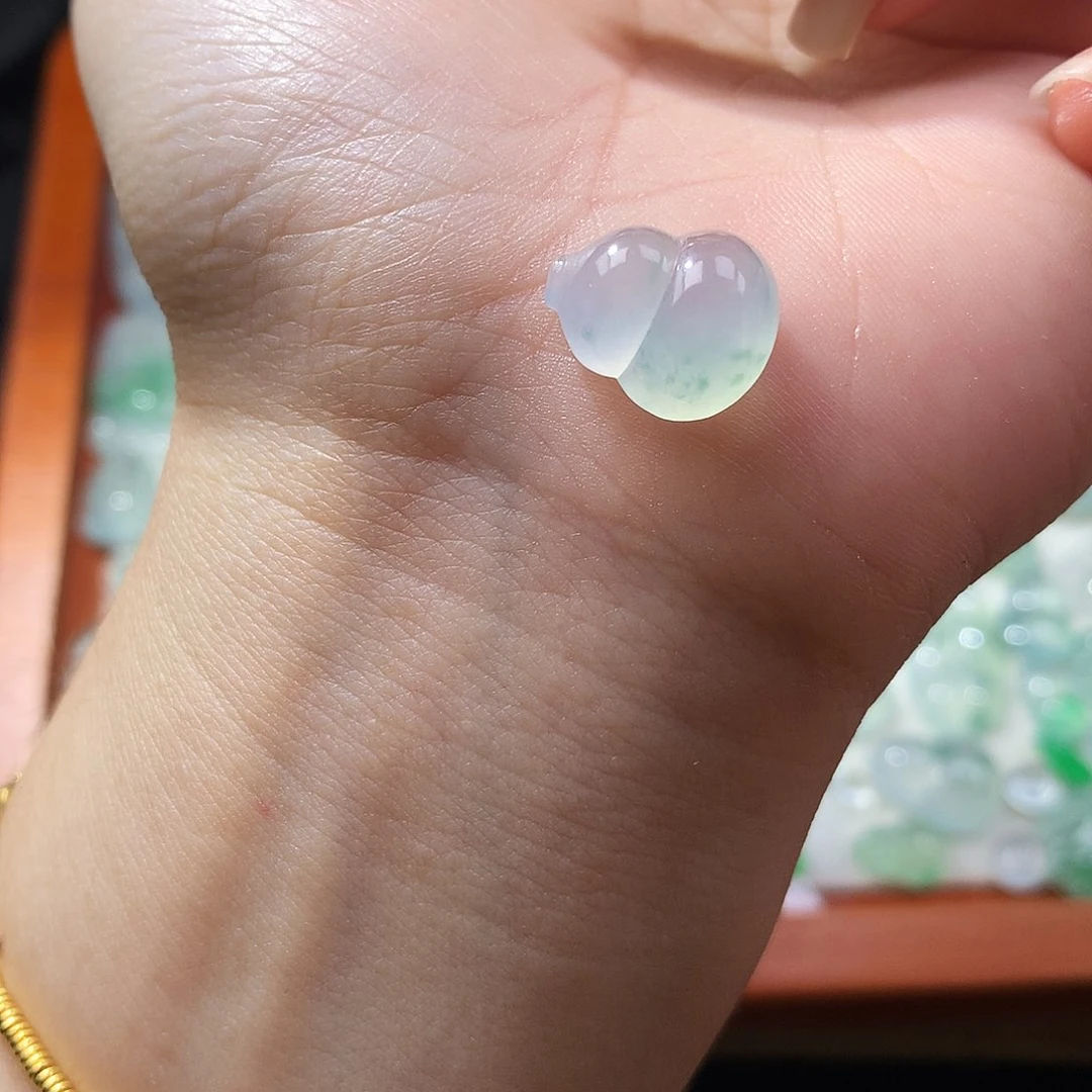 翡翠未镶嵌吊坠(不含链)葫芦