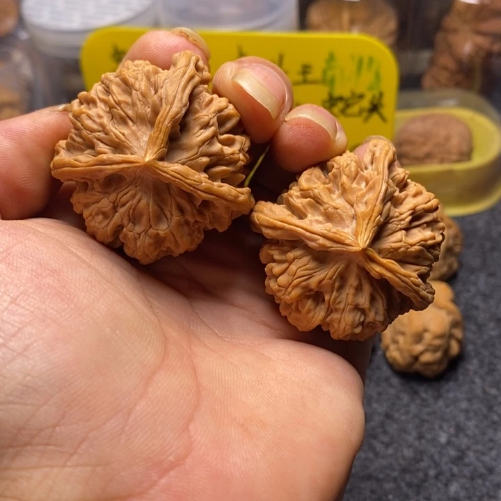 【闪购商品】吊坠文玩核桃45龙图腾三棱
