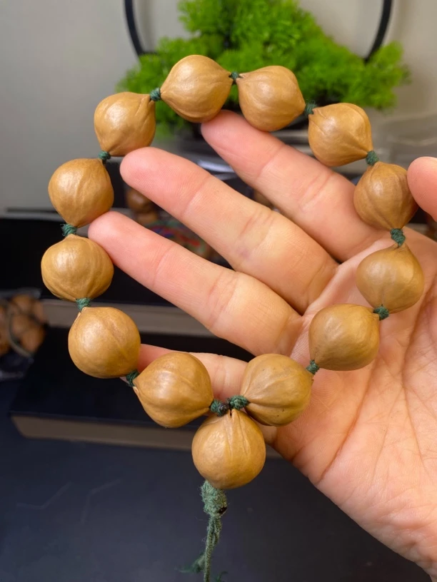 橄榄核雕1.8蒜头手持