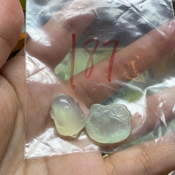 透闪石-蛇纹石玉吊坠未镶嵌别****狗