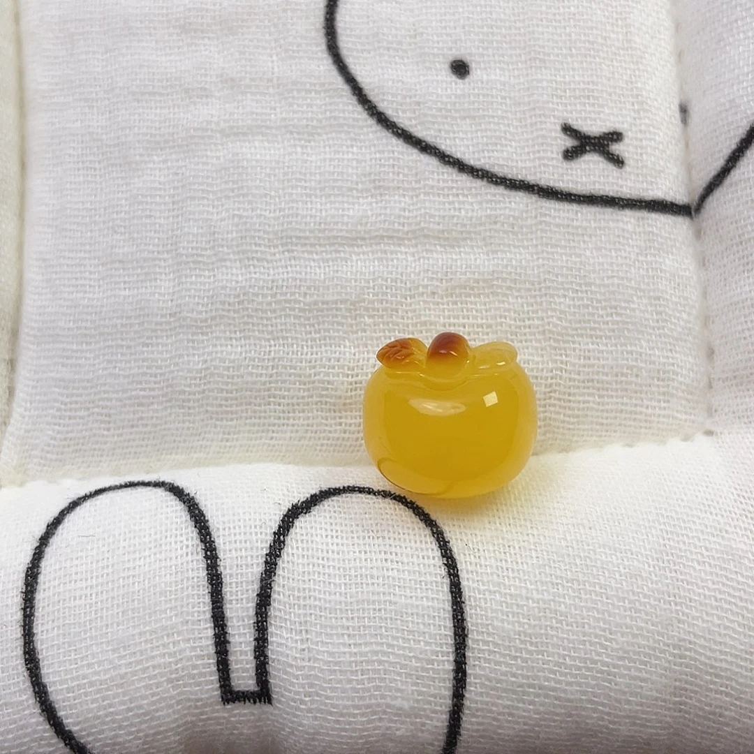裸石琥珀未镶嵌苹果
