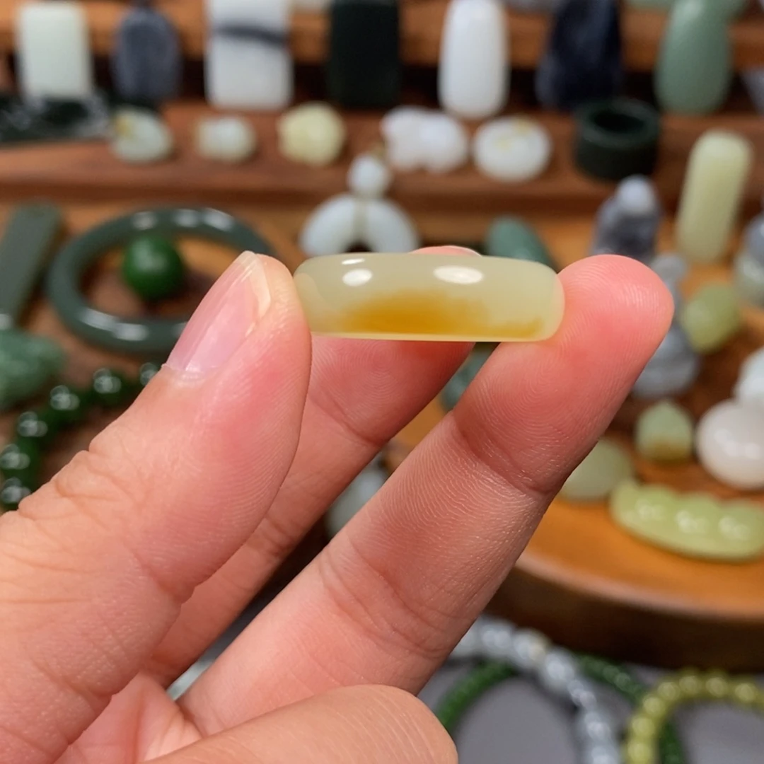 未镶嵌戒指和田玉