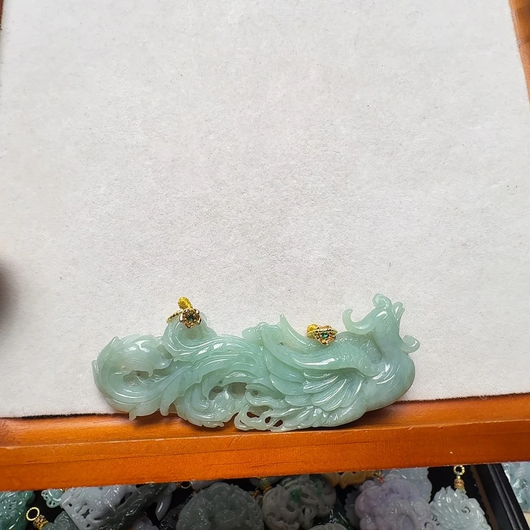 翡翠未镶嵌吊坠(赠链)