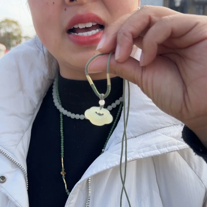 和田玉颈饰未镶嵌祥云锁吊坠