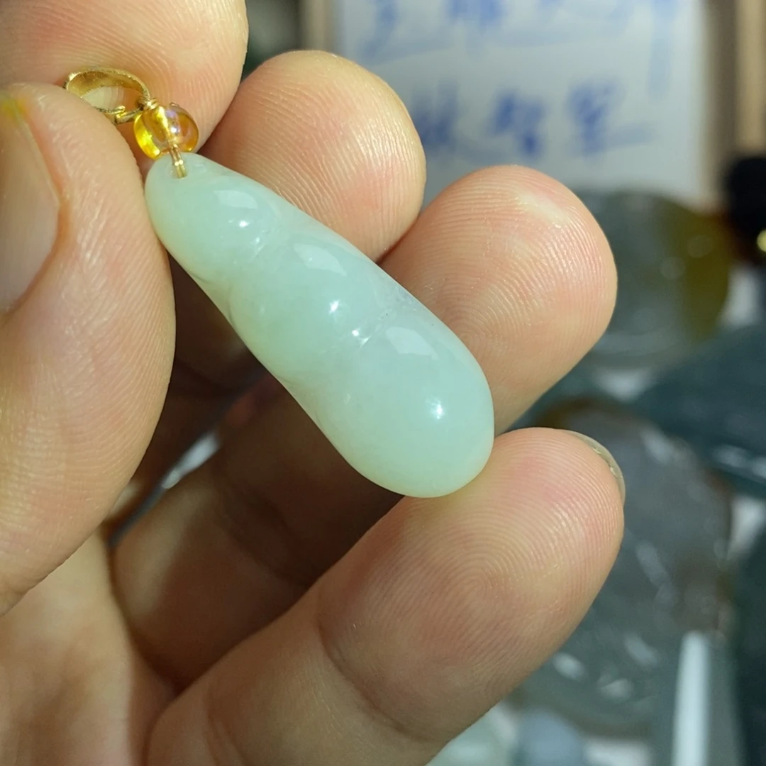 翡翠未镶嵌颈饰好