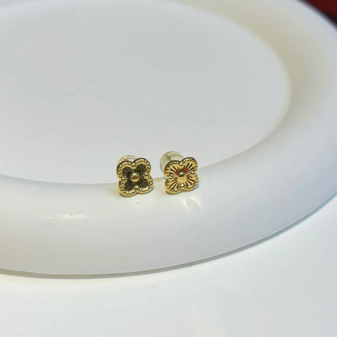 【红娘子】18K金四叶草耳针HNZ9147
