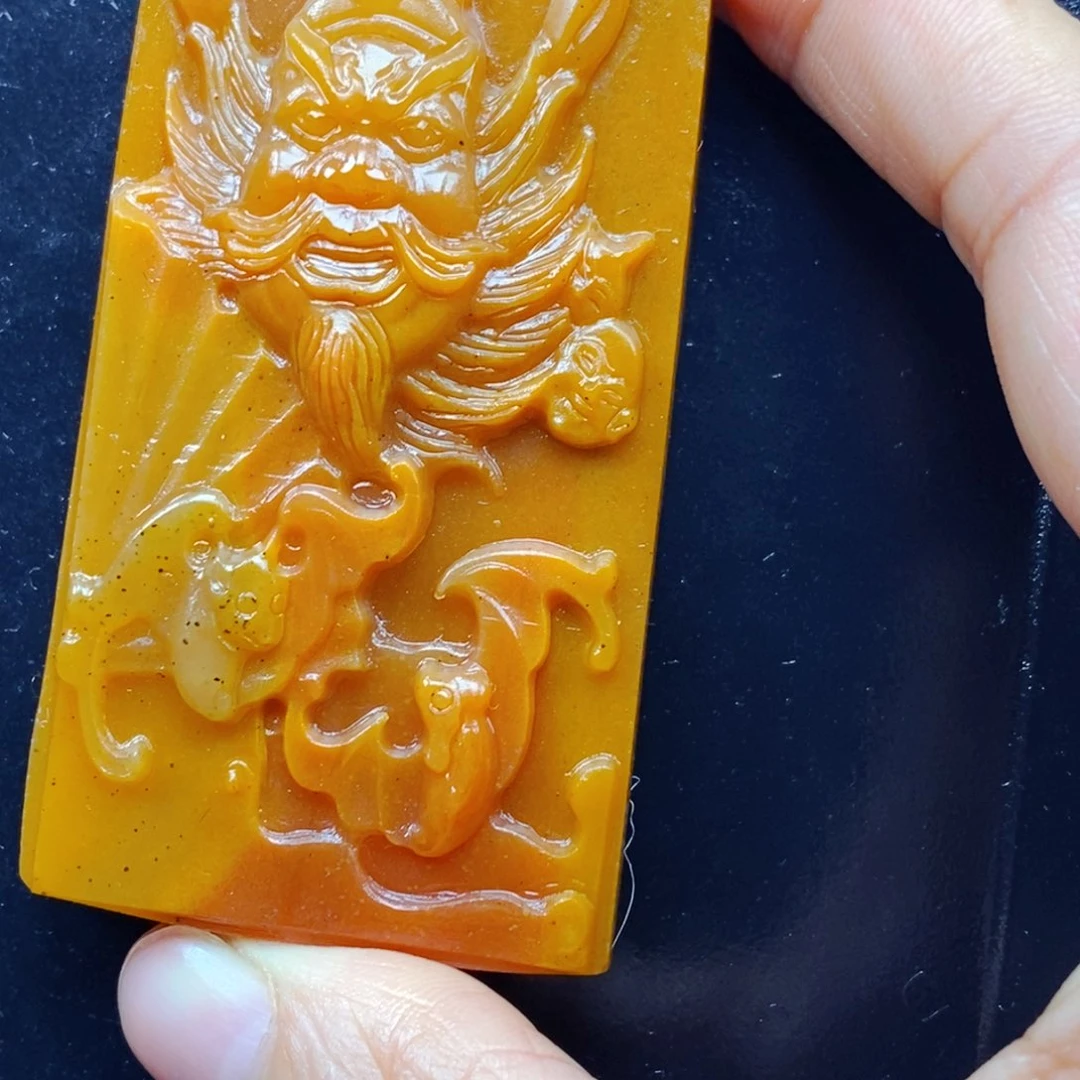 石英质玉（黄龙玉）未镶嵌颈饰