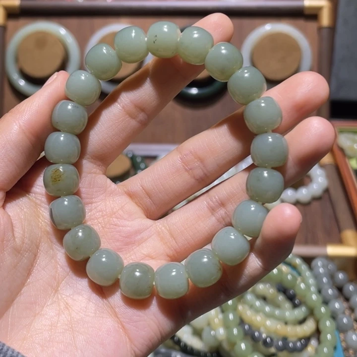 毕***)和田玉未镶嵌手链