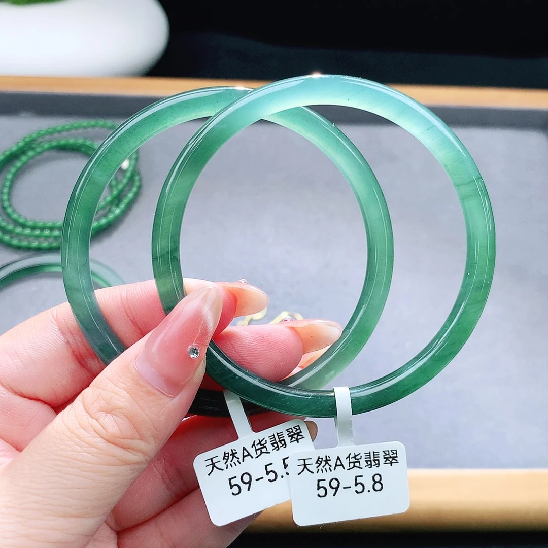 未镶嵌手镯（圆镯）翡翠