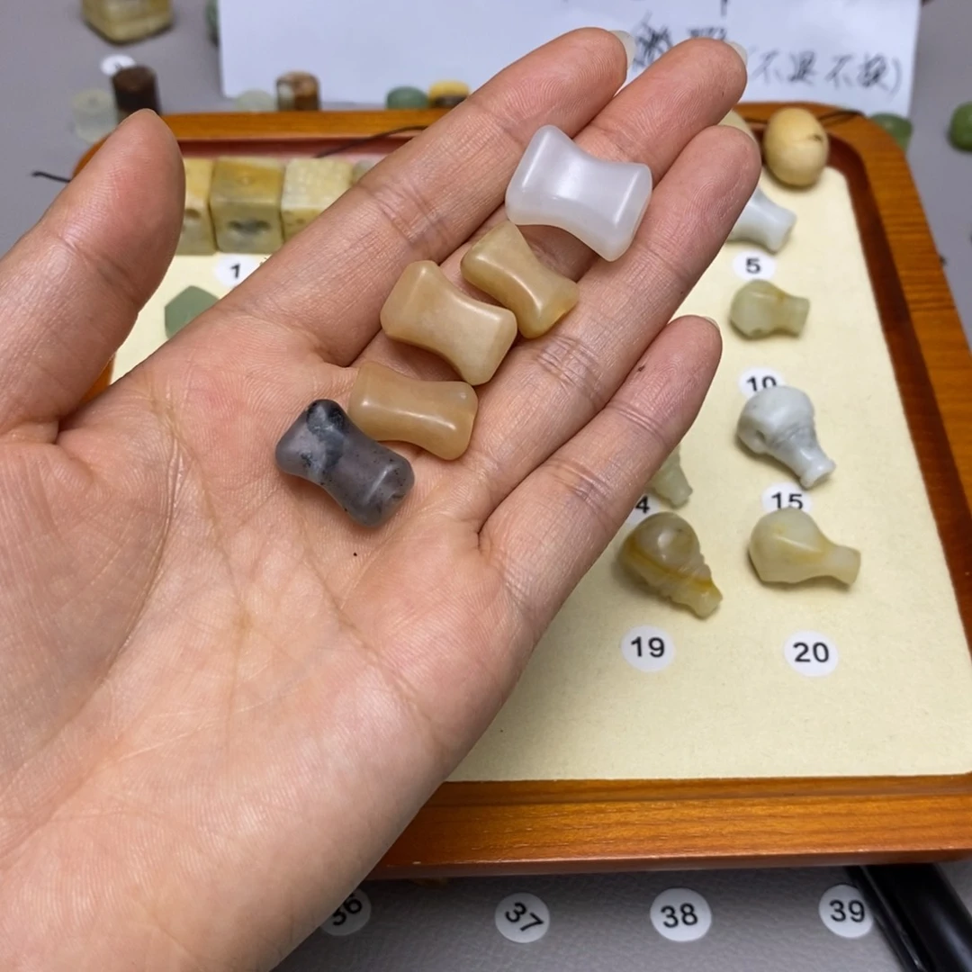 蛇纹石玉配饰合金痕